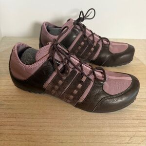 TSUBO Women’s Brown & Mauve Leather Walking Shoes Size 10